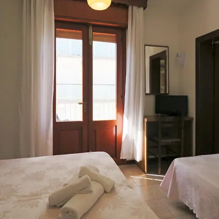 Saturno Hotel 2*